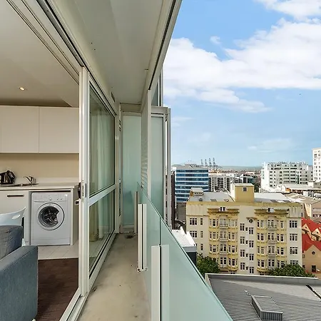 Bright And Airy One Bedroom Apartment:Great Views!